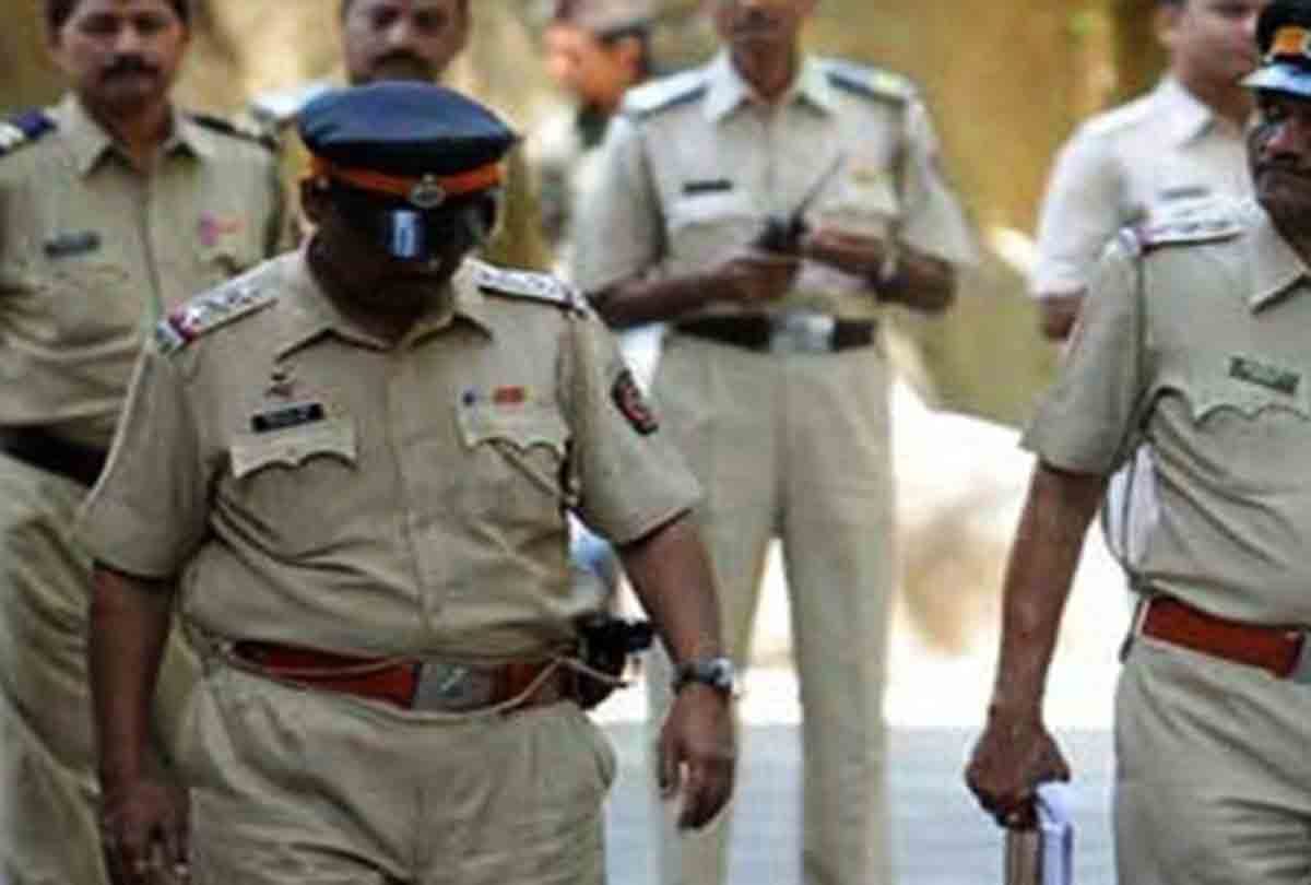 14 man trapped in fake police case in up