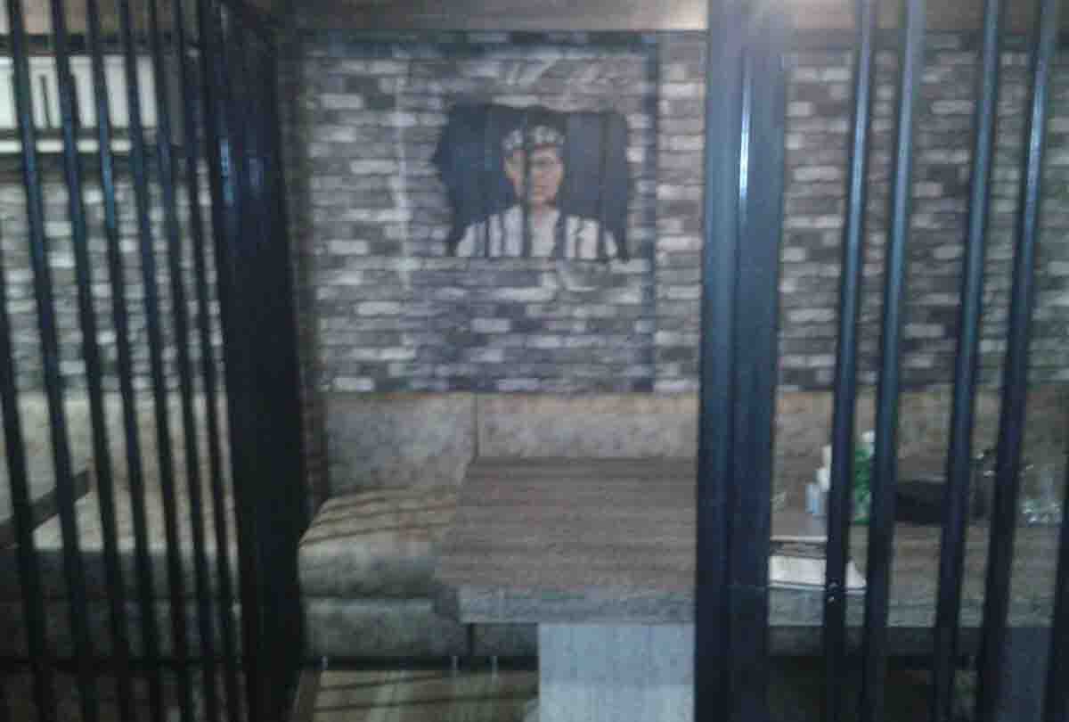 when city magistrate entered in restaurant