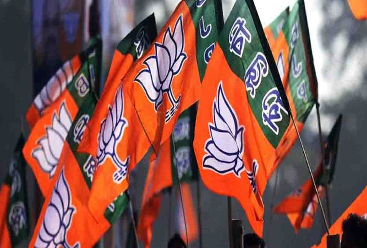 bjp leader misbehaves with police lady constable