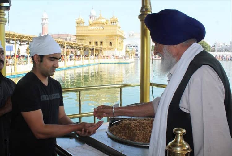 indian cricket team star opener gautam gambhir at golden temple