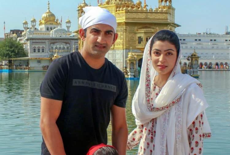 indian cricket team star opener gautam gambhir at golden temple