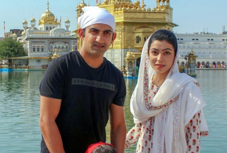 indian cricket team star opener gautam gambhir at golden temple