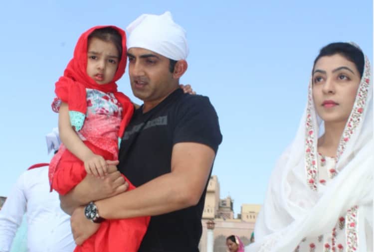 indian cricket team star opener gautam gambhir at golden temple