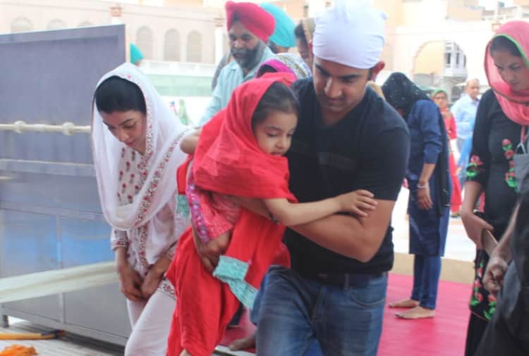 indian cricket team star opener gautam gambhir at golden temple