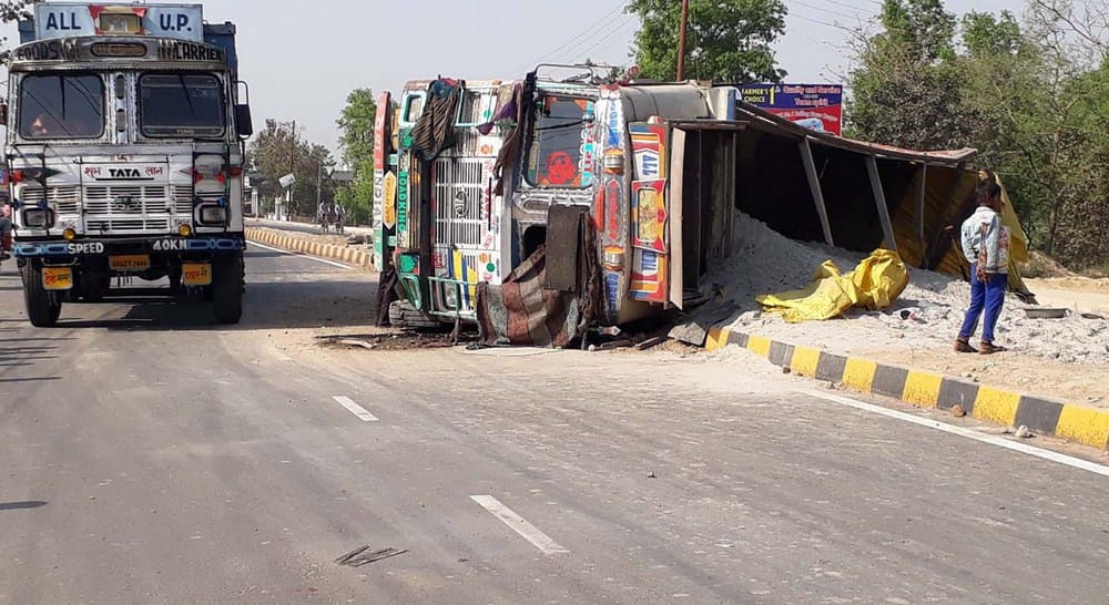 truck fell, driver injured
