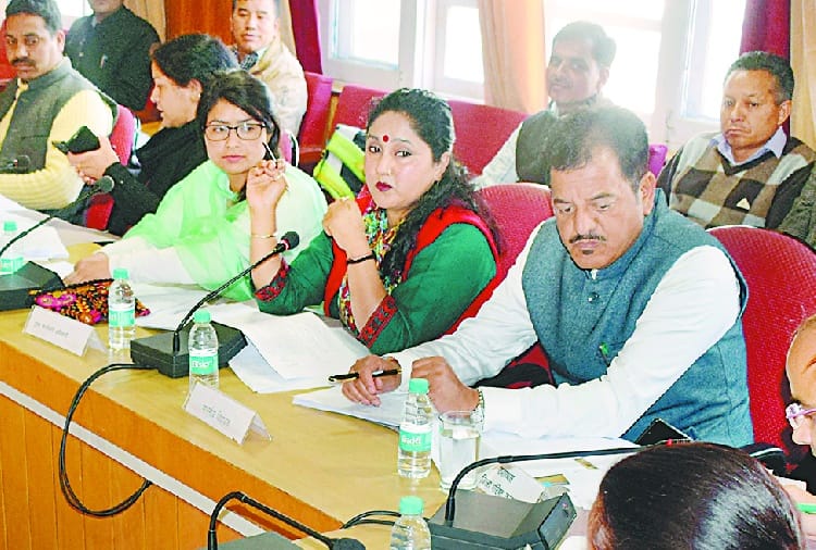 विकास कार्यों को गति दें अधिकारी: रोहिणी चौधरी