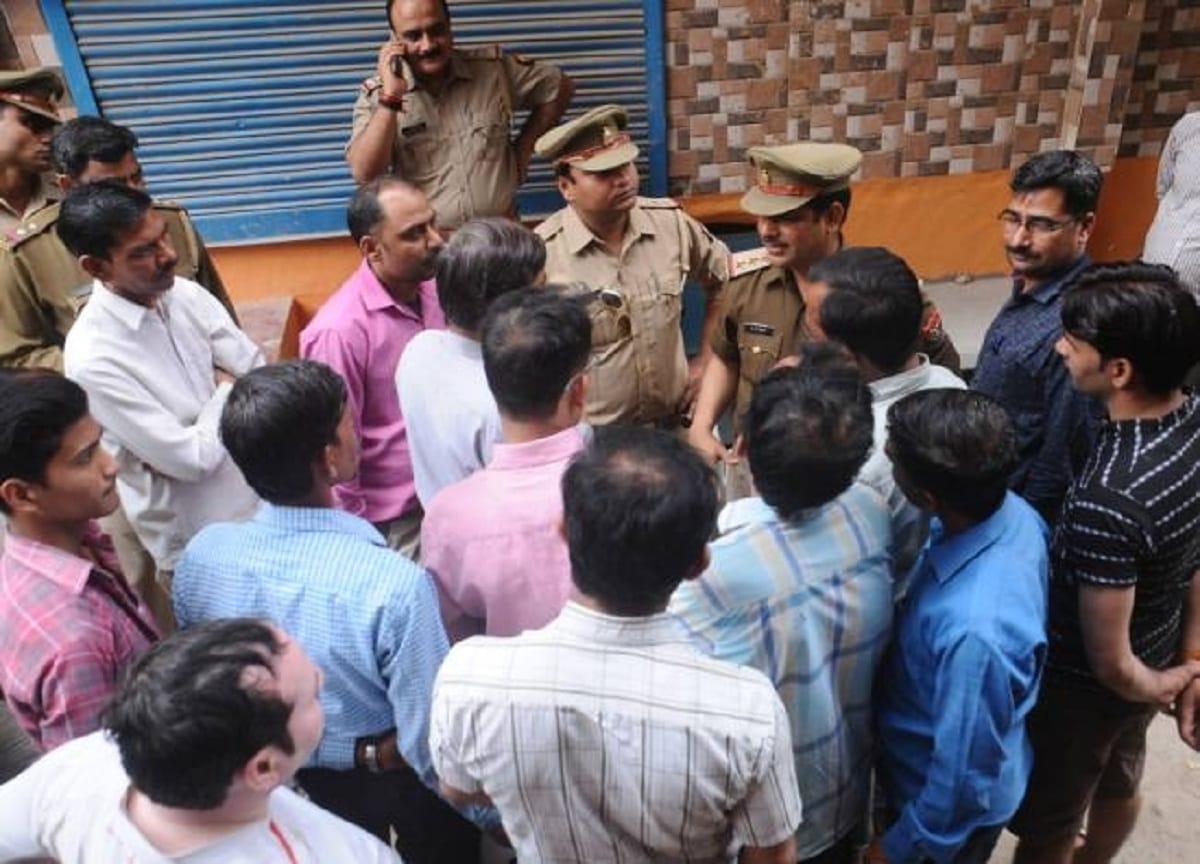 Four people died after drinking poisonous liquor in Khora, Ghaziabad, police arrested accused woman 