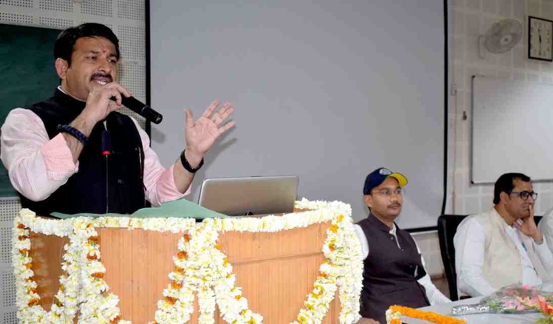 Manoj Tiwari target to anna hazare and arvind kejriwal in varanasi