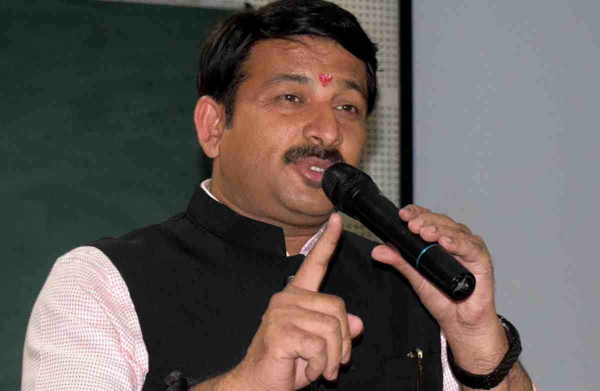 Manoj Tiwari Birthday Know His Struggle Life Stories Success in singing Films and Politics