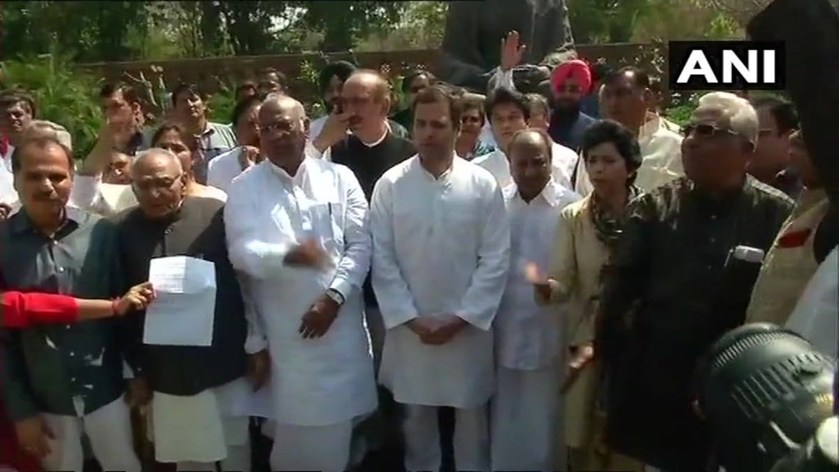 Congress leaders protest outside Gandhi Statue in Parliament over SC ST act