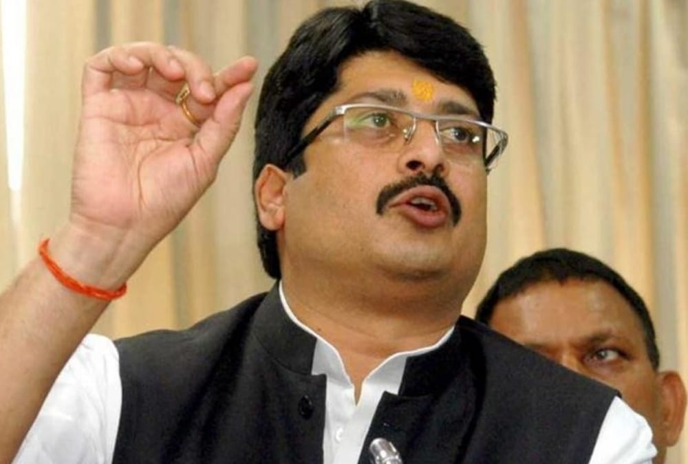 Obscene chat being done on social media by making fake ID in the name of MLA Raja Bhaiya