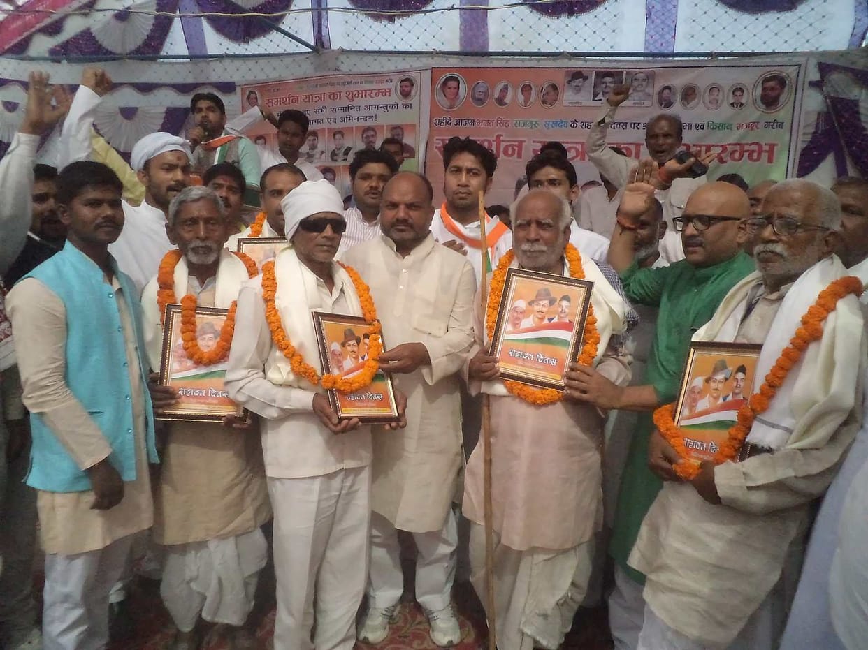 Kisan Mazdoor goes for poor support tour