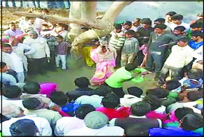 woman brutally beaten by panchayat due to illicit relations in bulandshahr