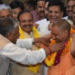 राज्यसभा चुनाव में जीत के बाद जश्न मनाते सीएम योगी व अन्य। (फाइल फोटो)