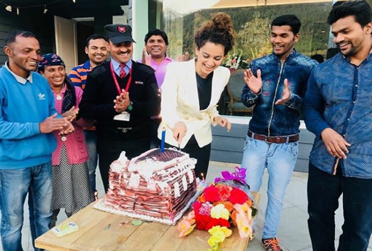 kangana ranaut birthday surprise by new house staff members
