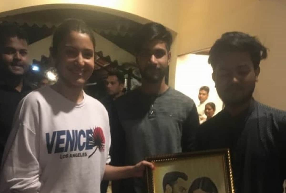 gift for anushka sharma virat kohli photos by a fan
