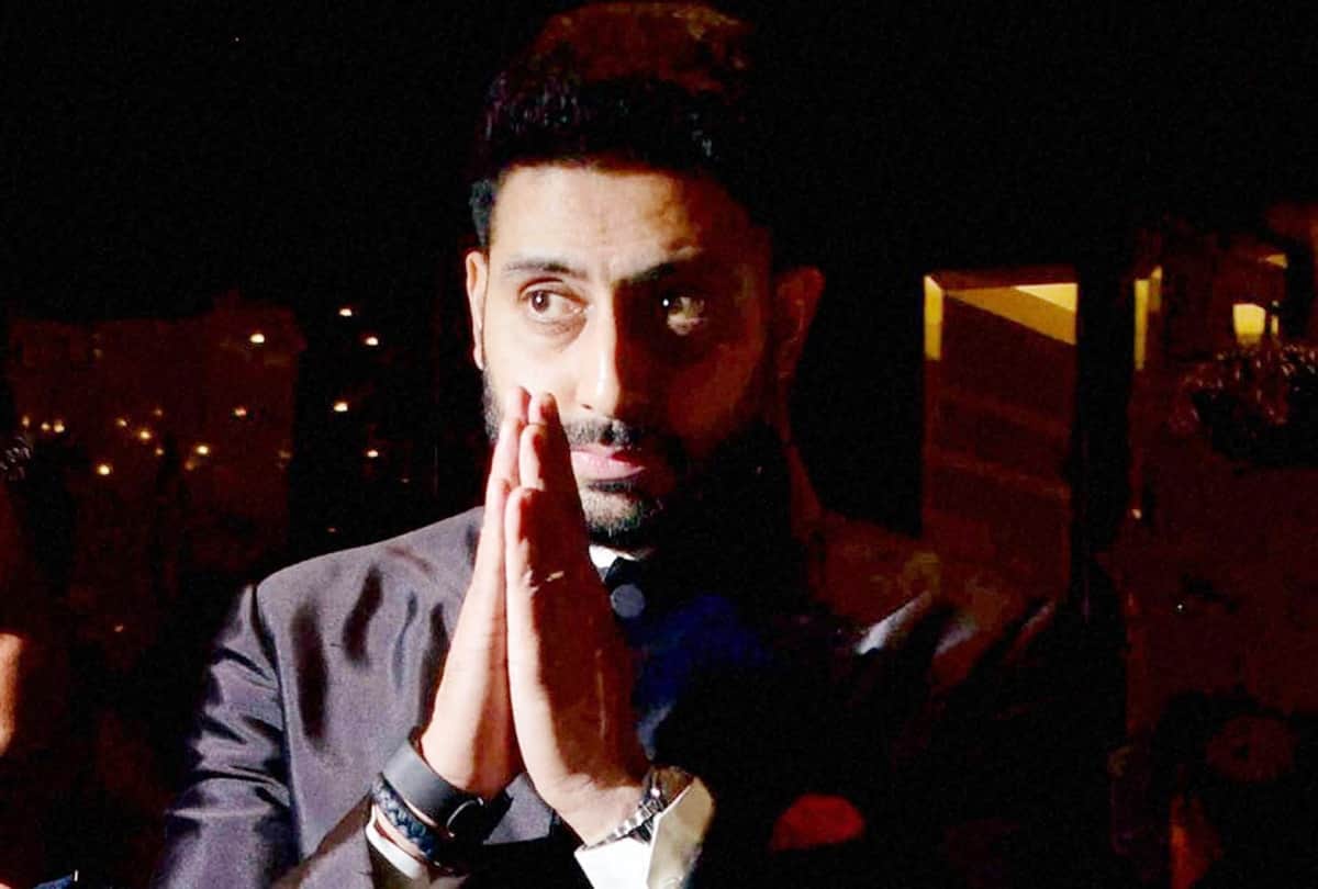 Aishwarya Rai Bachchan STOPS Abhishek Bachchan To Sign His Next film with priyanka chopra