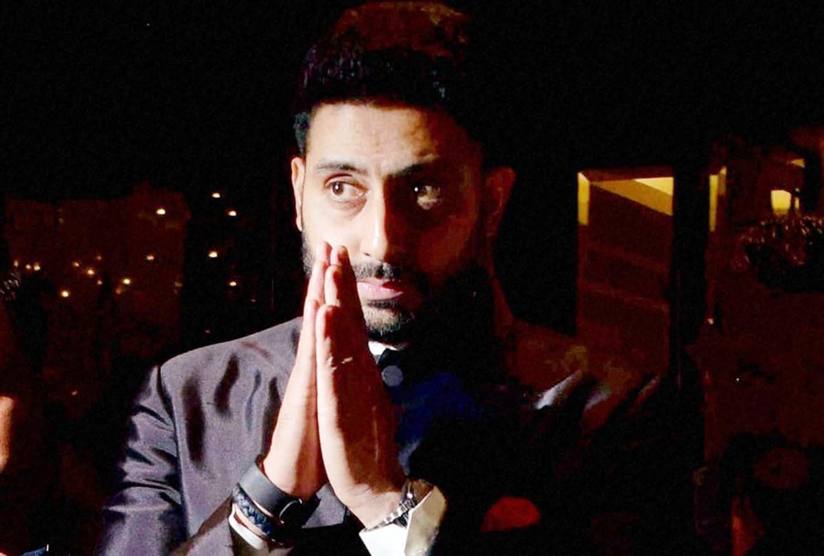 Aishwarya Rai Bachchan STOPS Abhishek Bachchan To Sign His Next film with priyanka chopra