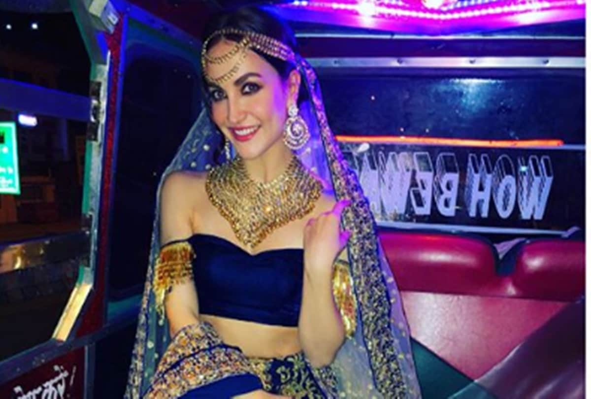 elli avrram shared a picture on instagram fan says hardik pandya is lucky