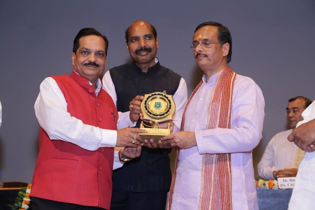 भगवान रूपी माता और पिता को भूले तो नहीं बढ़ोगे आगे: दिनेश शर्मा