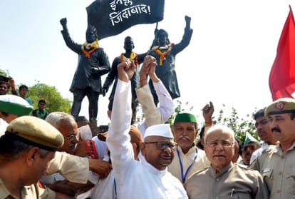 anna hazare hunger strike to death continues second day at ramlila maidan all updates of the day