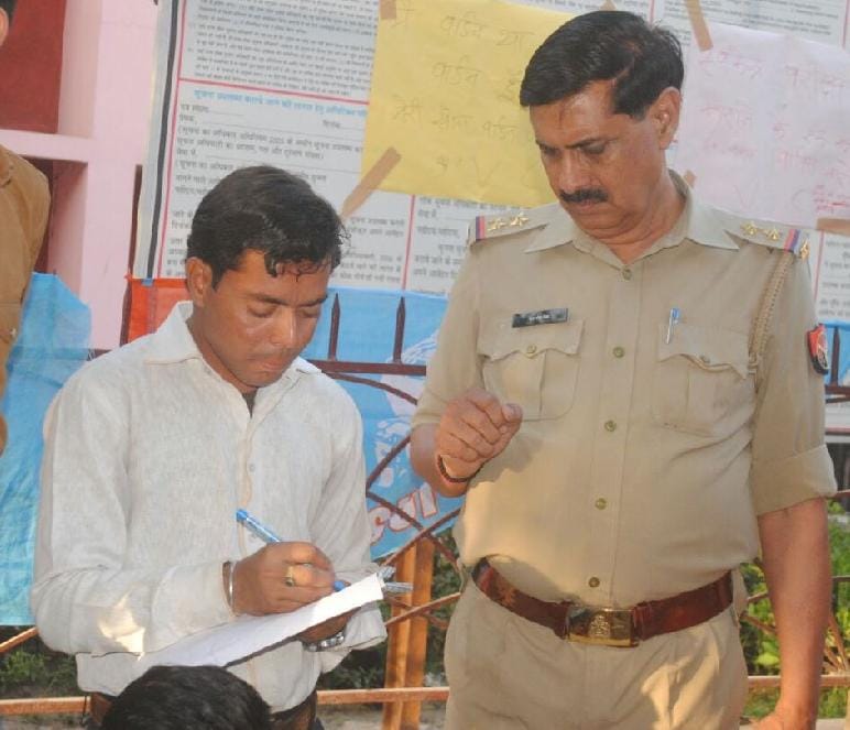 agra student attempt to suicide in university campus 
