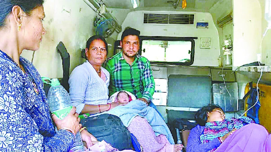 In the moving 108 ambulance gave birth to the baby