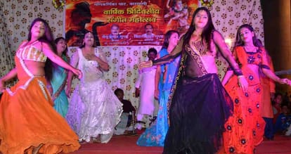 Dance on manikarnika ghat in varanasi