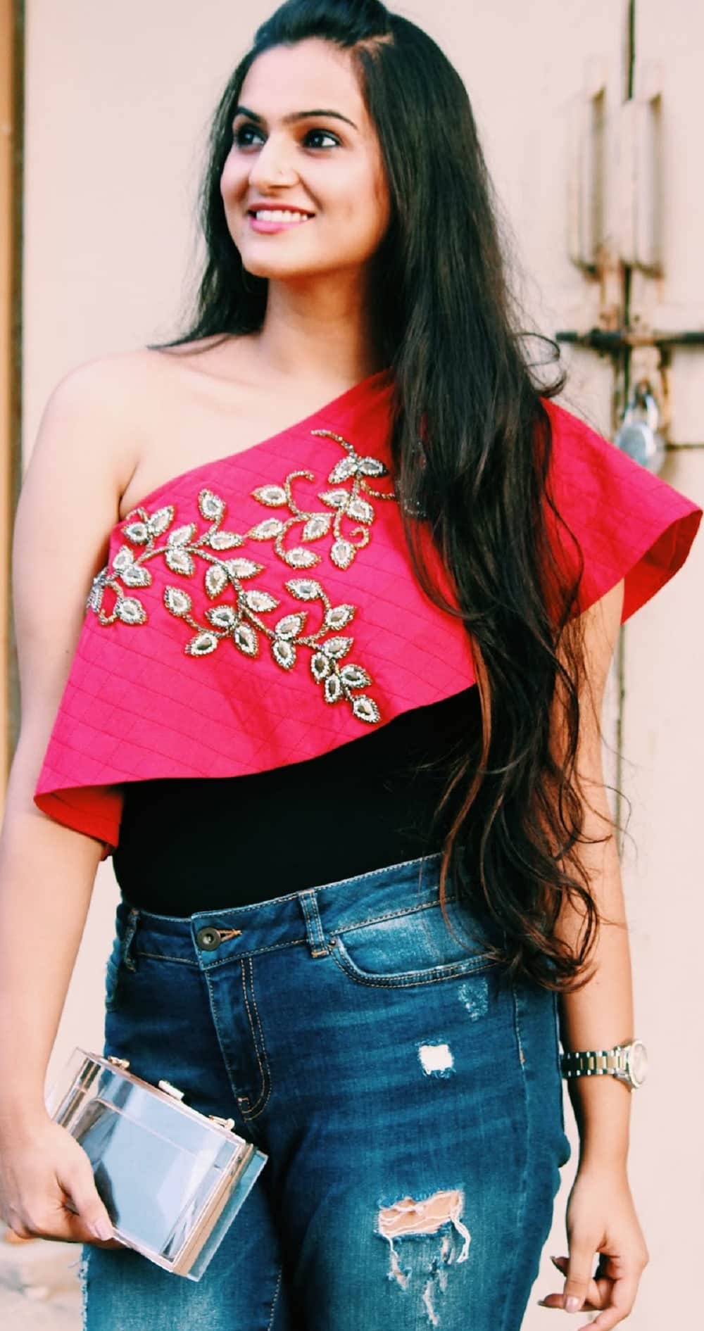 Fashion Girls Are Obsessed With Layering clothes which are in trend now