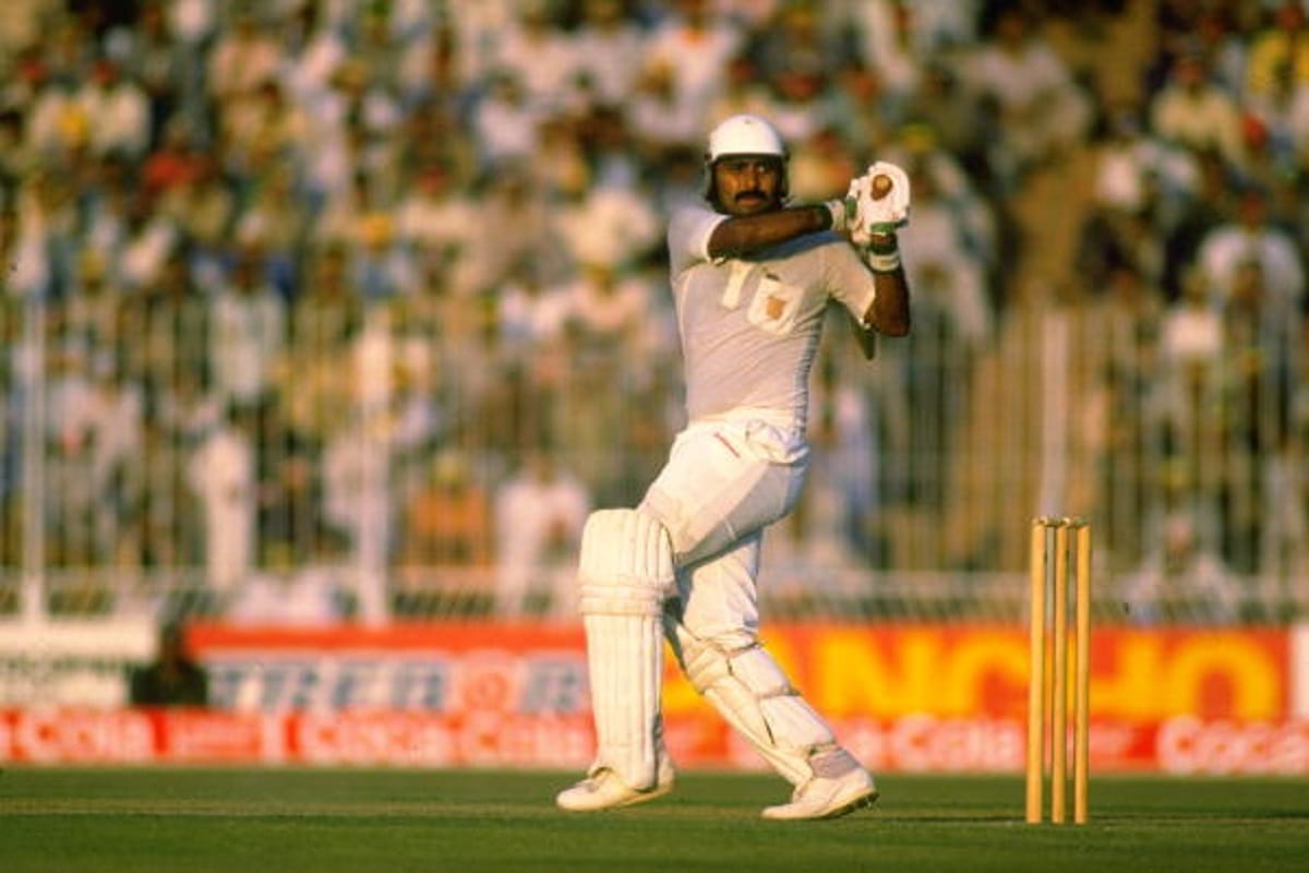 javed miandad jump like frog in front of kiran more in world cup 1992