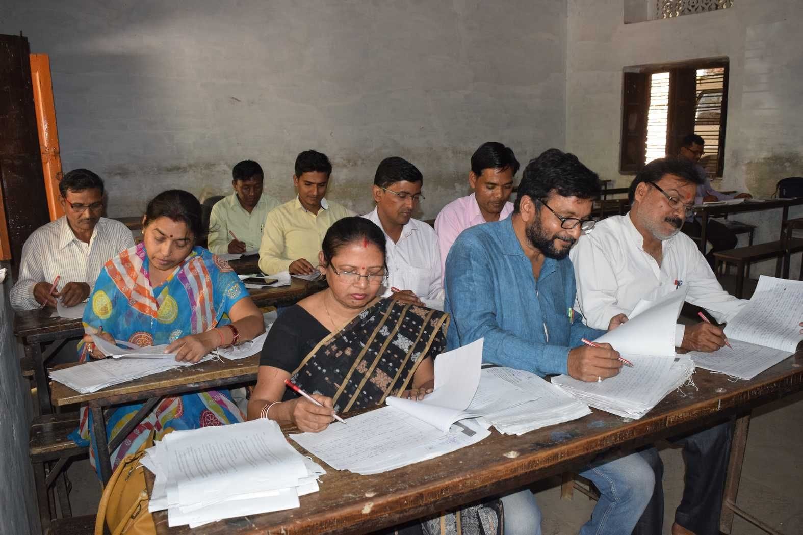 teachers are getting threatened in up board copy