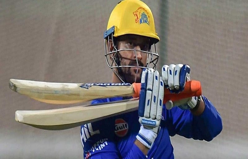 video dhoni hits ball in the car parking