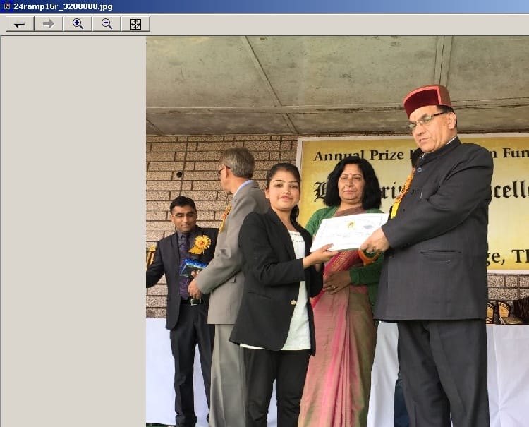 मेधावी छात्र-छात्राओं को मिला पुरस्कार