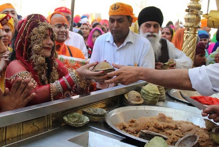 Radhe Maa in Golden Temple Amritsar