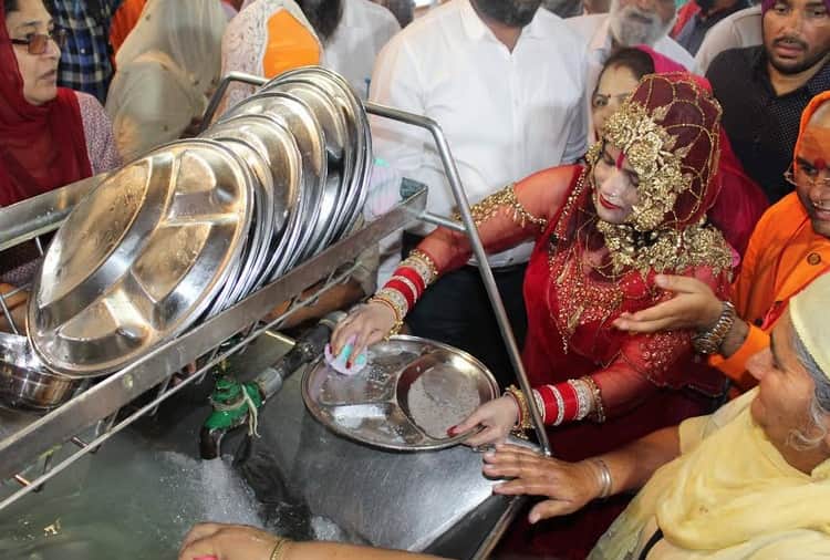 Radhe Maa in Golden Temple Amritsar