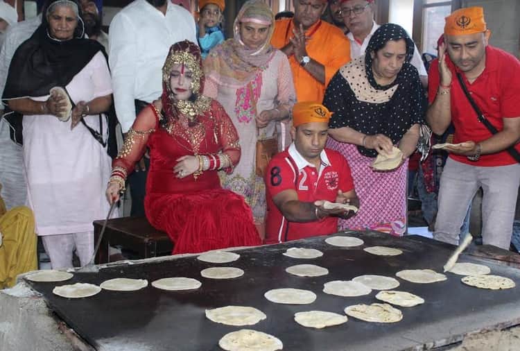 Radhe Maa in Golden Temple Amritsar