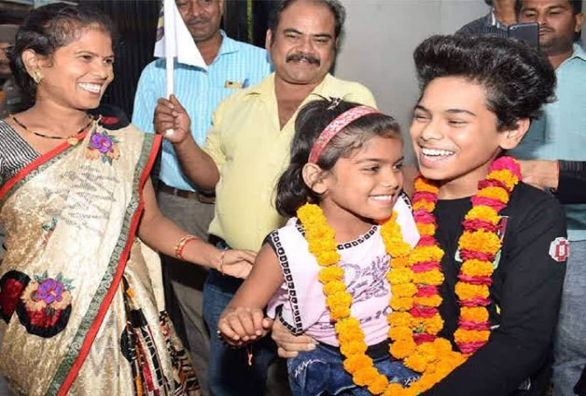 Varun Dhawan To Sponsor Super Dancer 2 Contestant Ritik Diwaker Studies