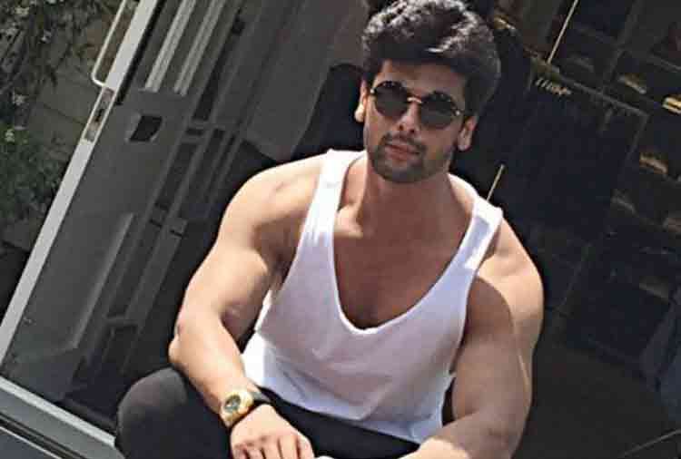 kushal tandon female fan slits her wrist for his love show in social media