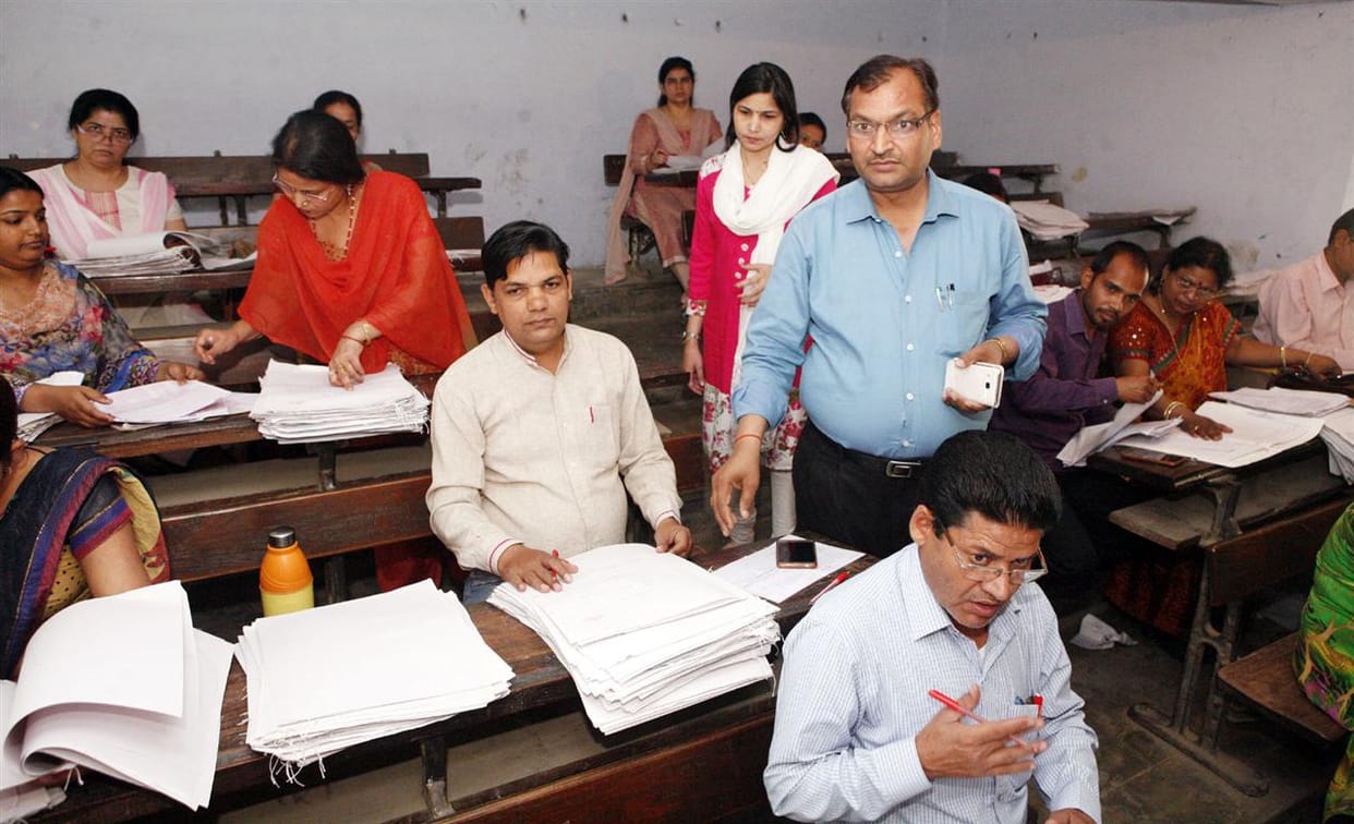 UP Board: now will examine more than two hours answer papers.