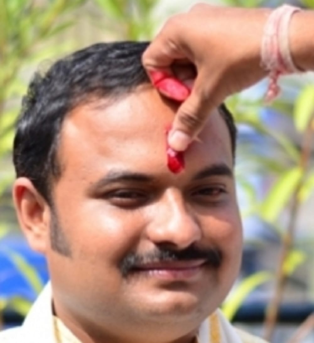 To get success apply tilak on your forehead according the day