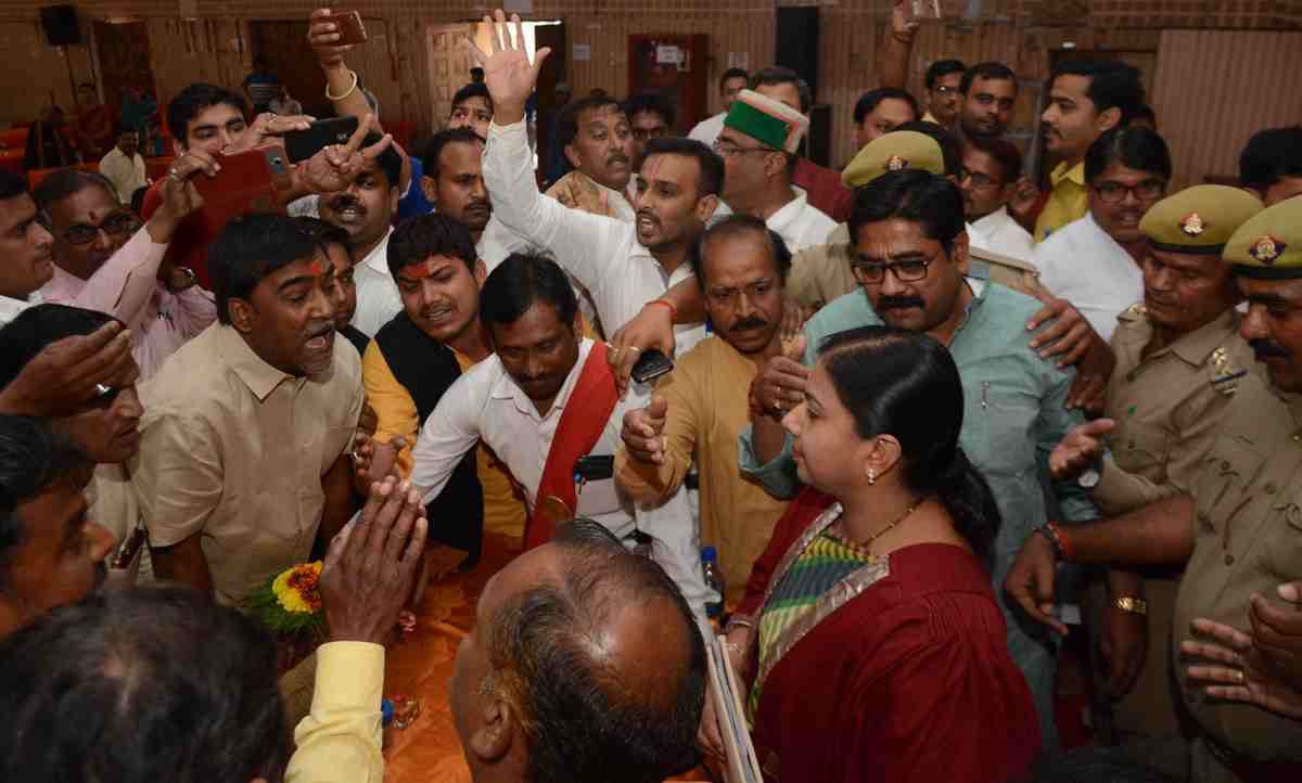 Commotion in mini house of varanasi municipal corporation