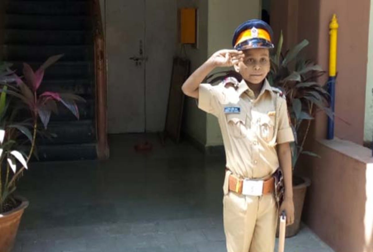 Mumbai Police fulfill 7 year old cancer patient dream makes him inspector for a day
