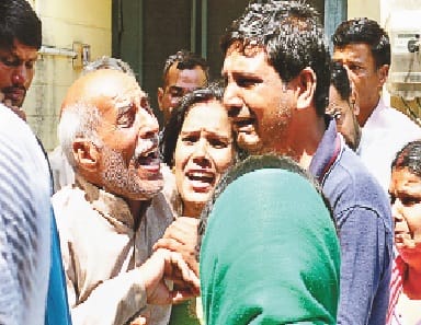sucide by clerk in saharanpur