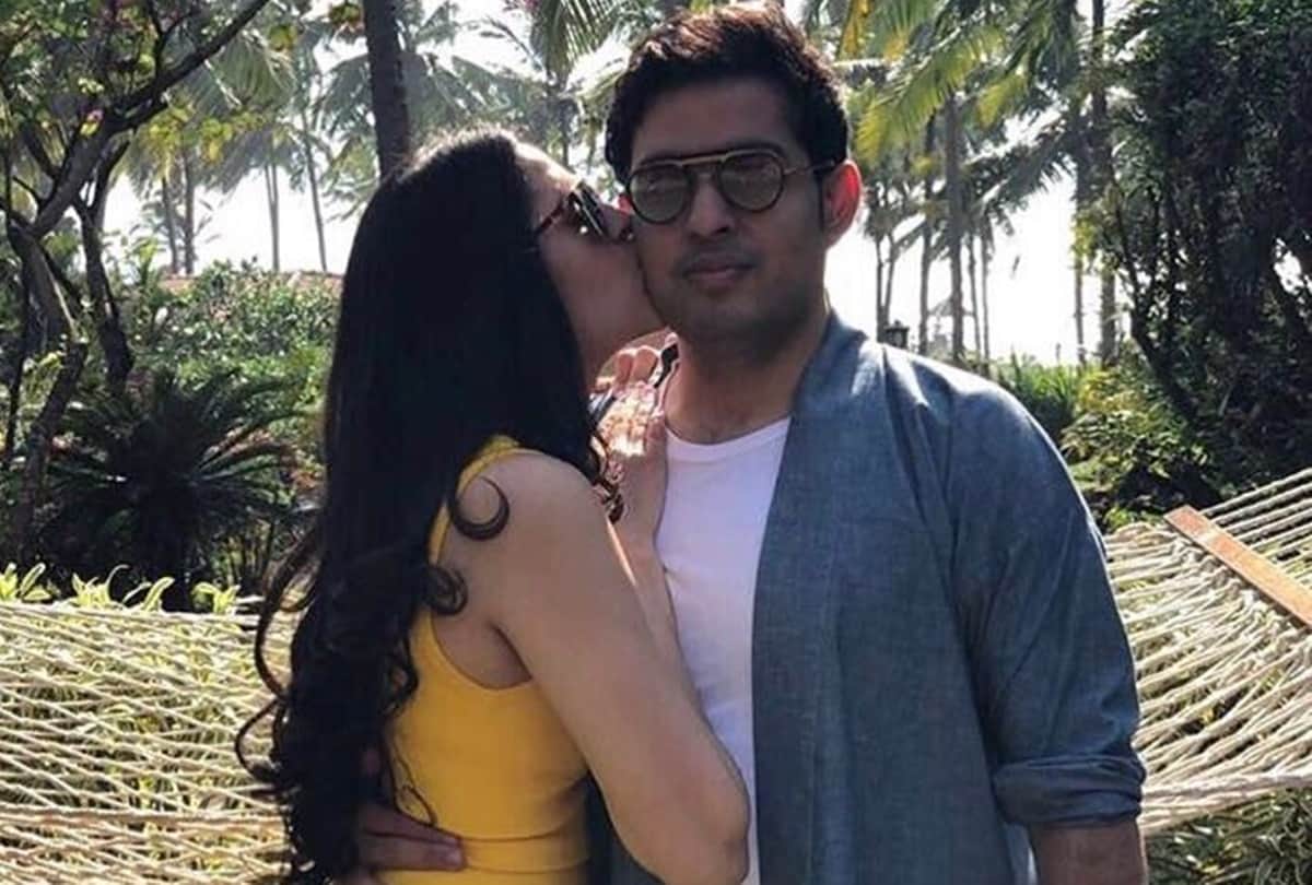 mukesh ambani son akash ambani engaged with shloka mehta photos viral