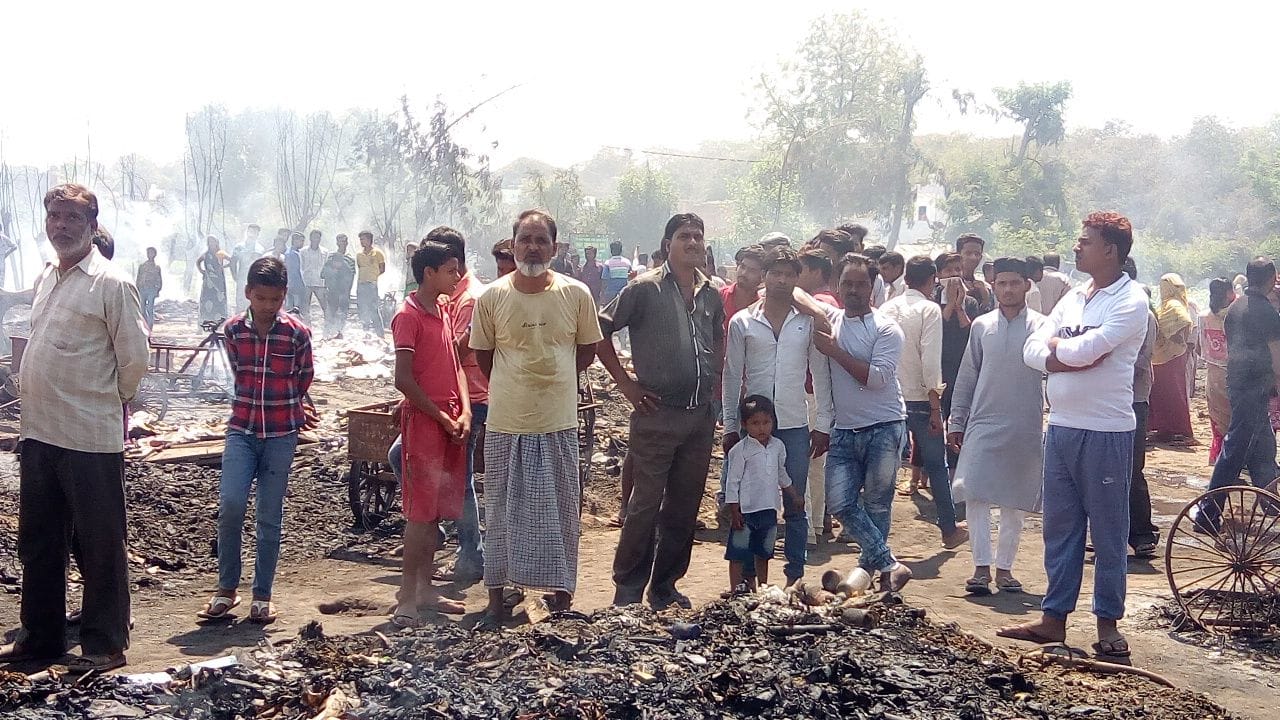 jhuggi caught fire in thakurgunj lucknow 
