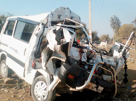 Five pilgrims killed in van truck, five killed