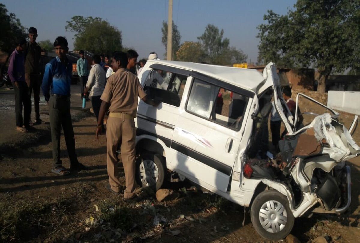 five killed and four injured in road accident at Chitrakoot of uttar pradesh