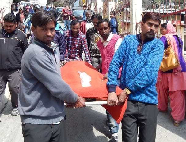 छात्रा को चौथी मंजिल से फेंकने का आरोप