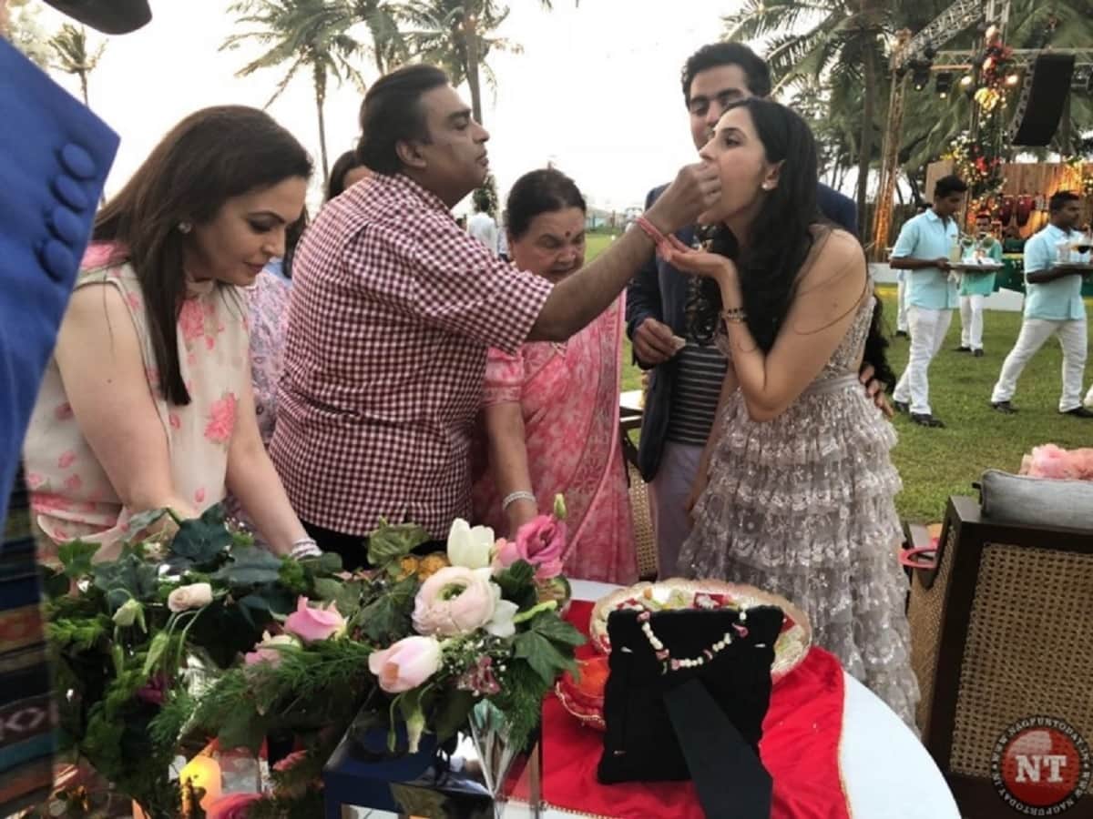 Akash Ambani Shloka Mehta engagement party video viral 