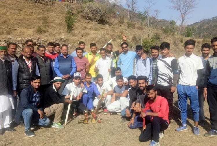 जालपा इलेवन को हराकर आर्यन ब्वॉयज ने जीती क्रिकेट प्रतियोगिता
